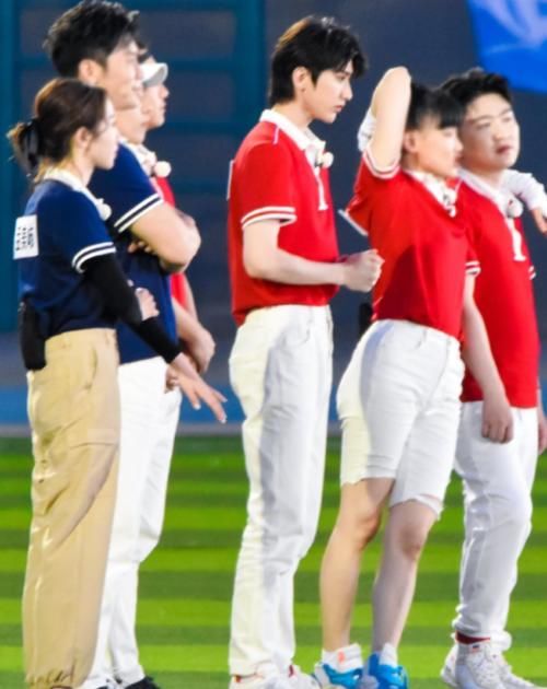  路透|跑男又有录制路透，宋祖儿张大大助阵，我却关注到红衣的蔡徐坤