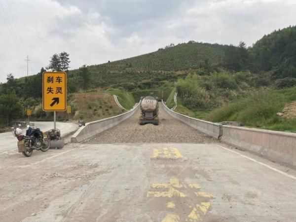  惊险|惊险！大货车在尤溪刹车失灵，正好下坡！司机想到救命的它……