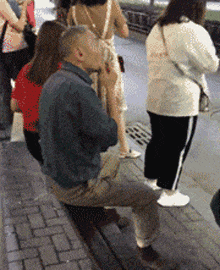 GIF|搞笑GIF：医院WiFi真的挺不错！