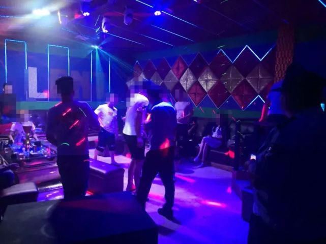 派出所|点赞！文地派出所连续两晚组织民警对文地的酒吧、宾馆、足浴等进行夜巡....