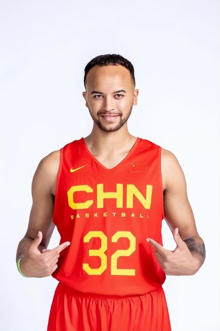 李凯尔中国男篮球衣号码确定：将身穿32号球衣