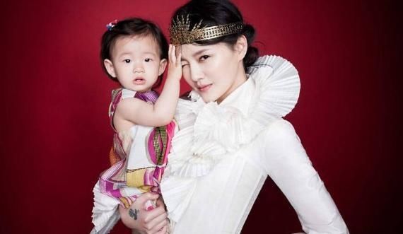  女王|43岁大S大方承认失去事业心：她真的活成了励志女王的反面吗？