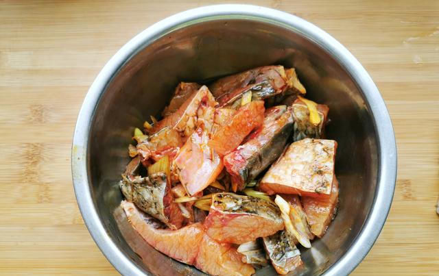  我家|我家做鱼块从不用水炖，不煎不油炸，鲜香滑嫩，炖一锅不够吃