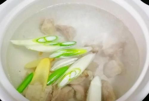  羊肉|炖羊肉，调料别乱放，有这3样就足够了，汤鲜肉美没膻味