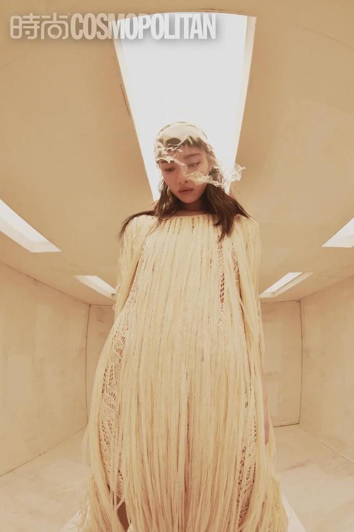 主题|组图：你看懂了吗？倪妮未来感“狮子座”主题写真大片