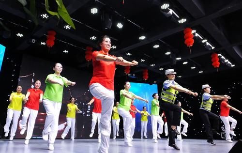 知识|“最美出行”广场舞普及交通安全知识