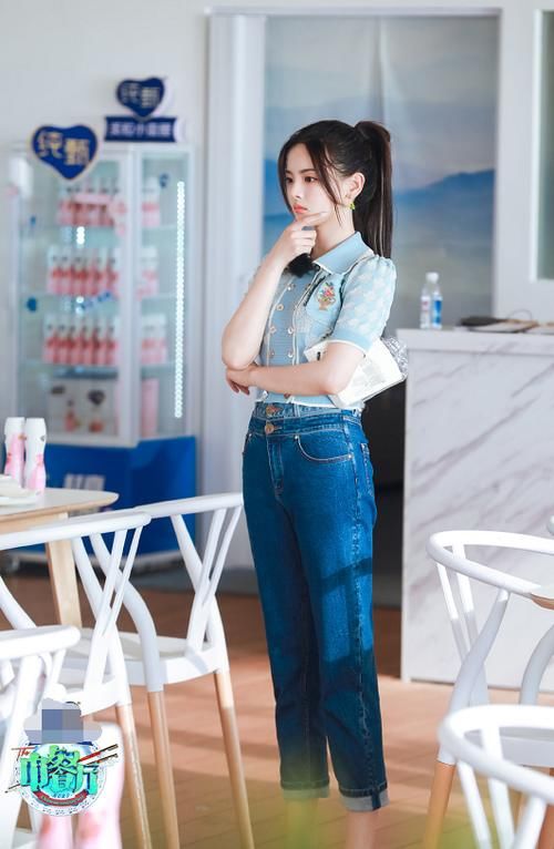  中餐厅|杨超越录中餐厅，第一天就遭遇“小透明”待遇，原因太真实