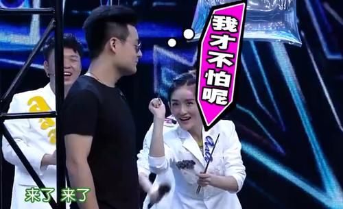  舞台|难怪《快本》不再捧小方，在舞台上偷偷做这种事，何炅也无能为力