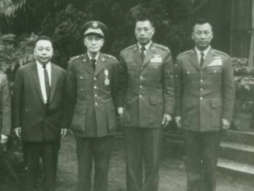  数目|46年戴笠坠机身亡，蒋介石派人清点他的财产，真实数目让人吃惊