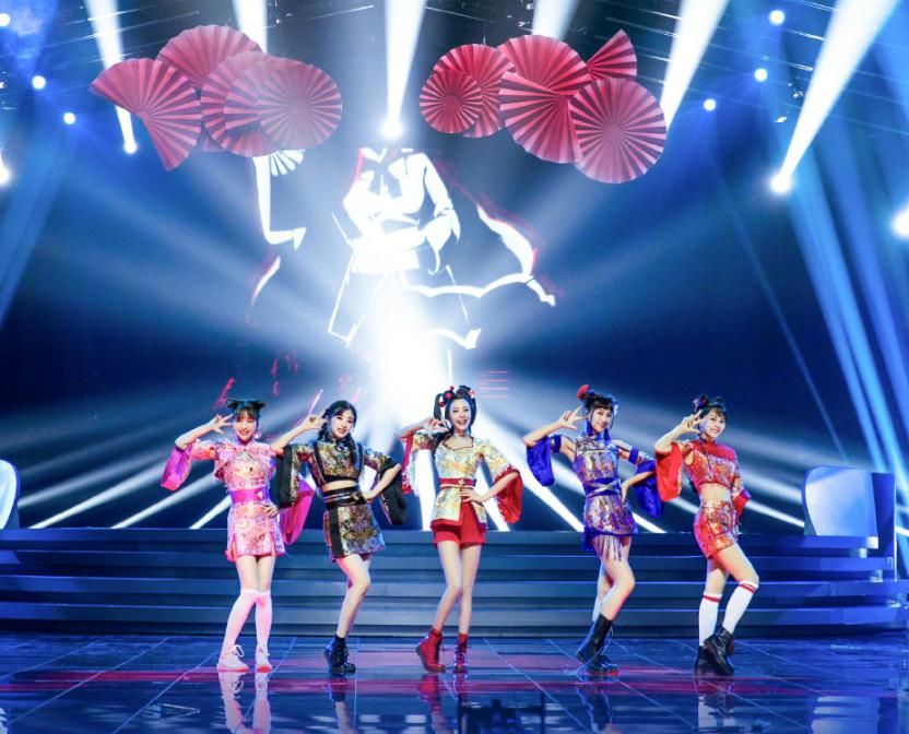  味儿|《浪姐》三公张雨绮团年味儿十足，万茜团帅炸舞台，宁静团厉害了