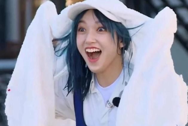  心机|跑男嘉宾接受水枪惩罚，其他人选择护头，张天爱的做法被吐槽心机