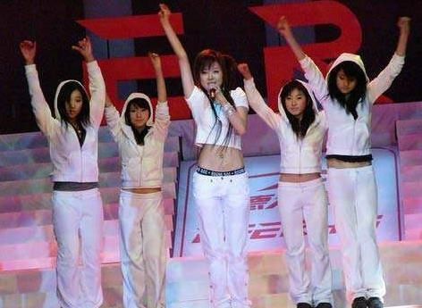 张韶涵|当年差点能成歌后,碾压张韶涵揽大奖,后来跟张韶涵没法比