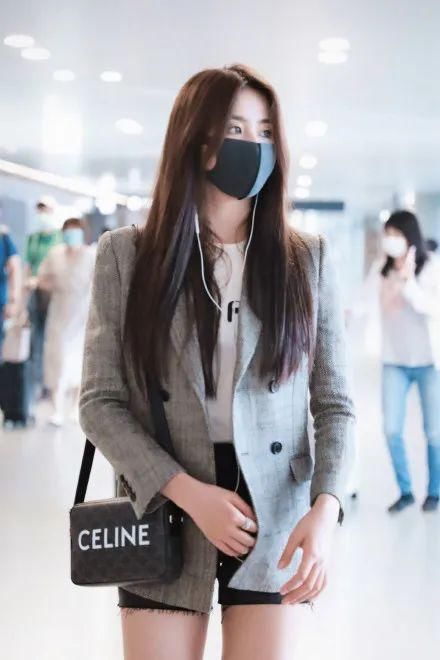  西装|金子涵真的壮吗？看她穿西装的效果就知道了，比例不要太完美