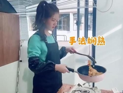  炉灶|有种“真实”叫赵露思炒饭，放大炉灶的周围，这谁敢吃？