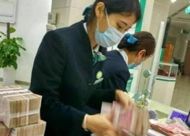  贫穷|如果在银行存10亿现金，行长会如何招待？贫穷限制了我的想象