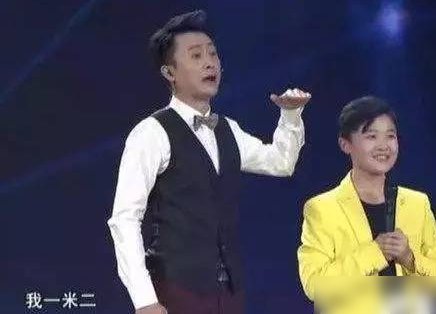 紫薇|“紫薇儿子”贾云哲：已经23岁，靠激素身高1米6，童颜依旧