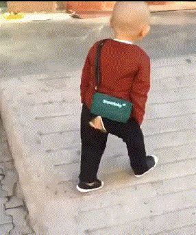 舒爽|搞笑GIF：为什么看到他摔倒，心里会莫名的舒爽呢？