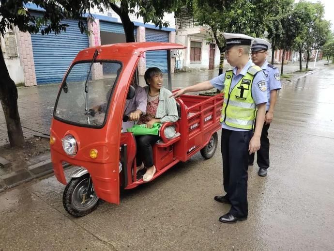 三轮车|【坚持政治建警 全面从严治警】蓬安交警严查农村三轮车违法行为！