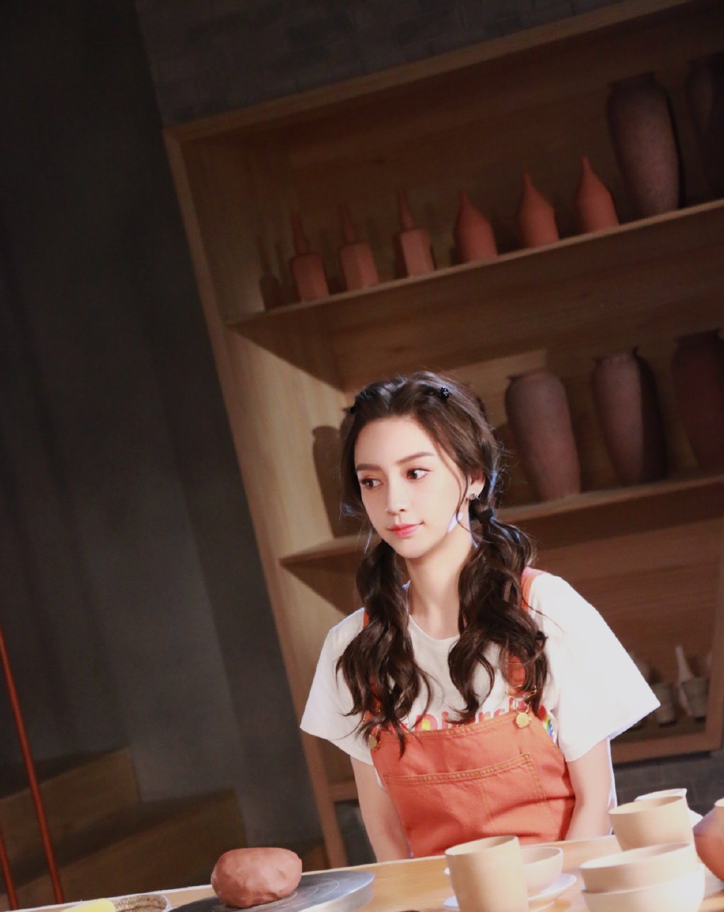 发型|辣妈变少女的发型，首选双马尾，杨幂郑爽都换上了，让你美过初恋