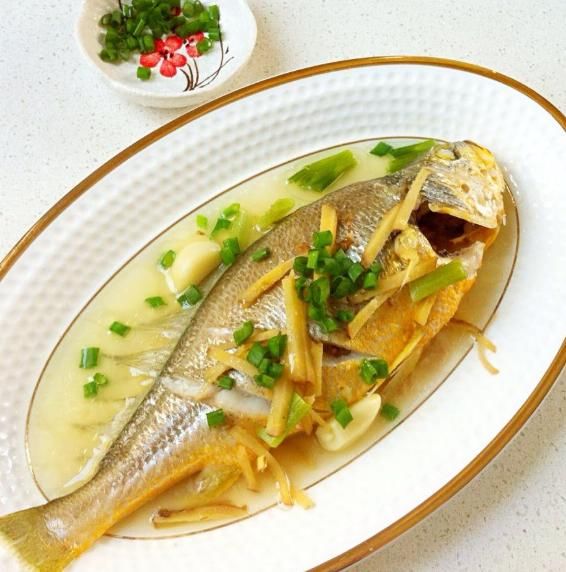  腥味|做出来的鱼总是有股腥味怎么办，放上一点它，鱼肉鲜嫩不腥臭