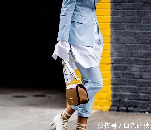 高级|女人想要高级得体怎么穿?“蓝色+白色”,最值得借鉴的穿搭解析