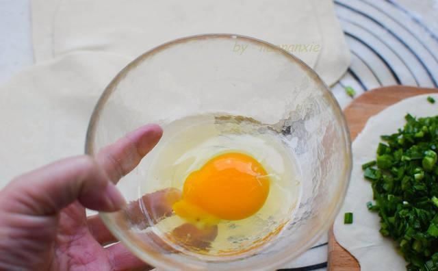 盒子|做韭菜盒子,鸡蛋千万不能炒,这才是正确做法,韭菜鲜美鸡蛋软嫩