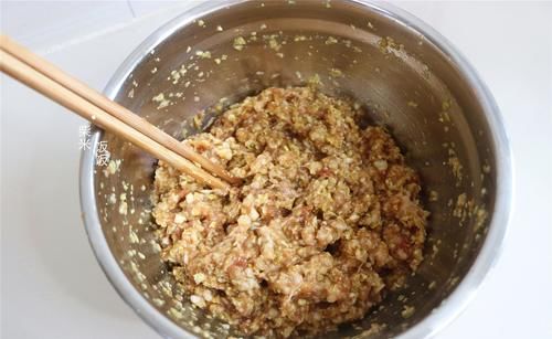 猪肉|十月这菜正上市,做成馅料包饺子,咬一口满嘴汁,太鲜美了