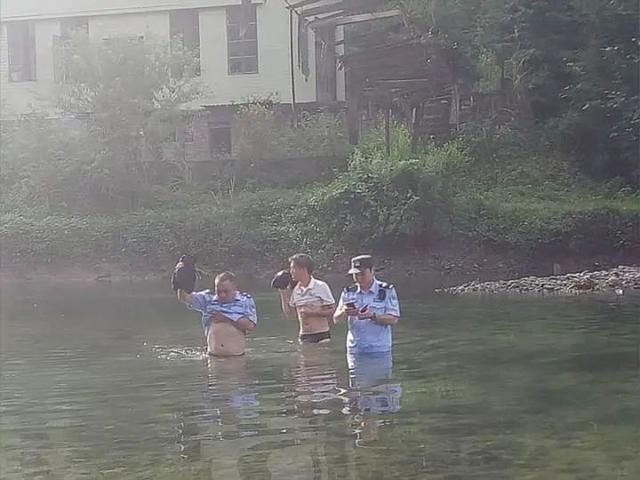  趟水前往|你们“拖泥带水”的样子，真帅