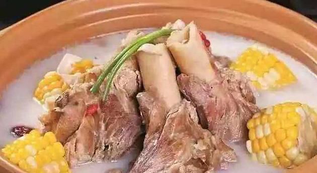  汤白味|炖骨头汤时，别直接倒水了，多加这一步，汤白味鲜嫩，上桌被抢光