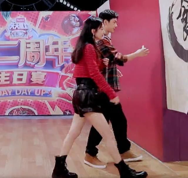 到底|赵丽颖到底有多能吃?看她在节目中的“海吃”姿势,全明白了