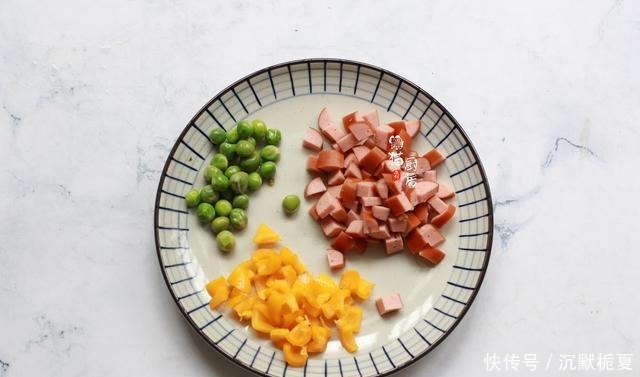 平底锅|想吃披萨,不会揉面没有烤箱不用叫外卖,有平底锅就能做