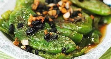 蒜蓉辣酱|荤素搭配营养丰富的美食，简单好吃又实惠，来试试吧很方便