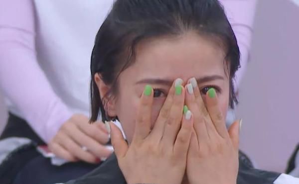  演技|乘风破浪里最拧巴的姐姐被淘汰，杜华送安慰翻车，演技太浮夸