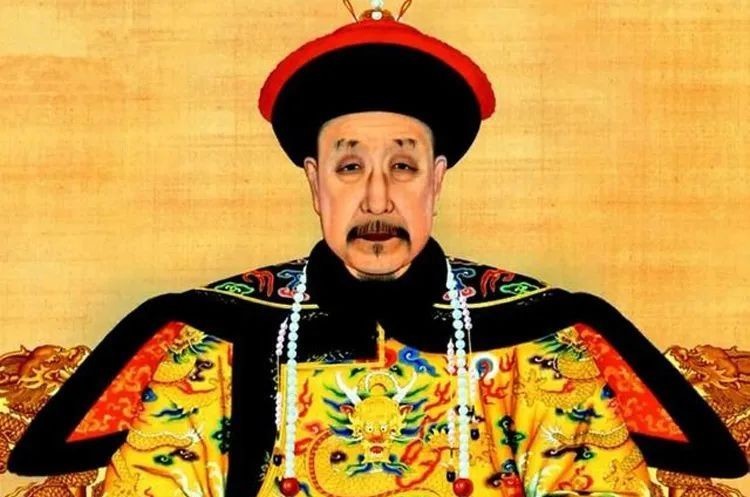 乾隆|乾隆两次过继皇子，为什么特意越过五阿哥，选了四阿哥和六阿哥？