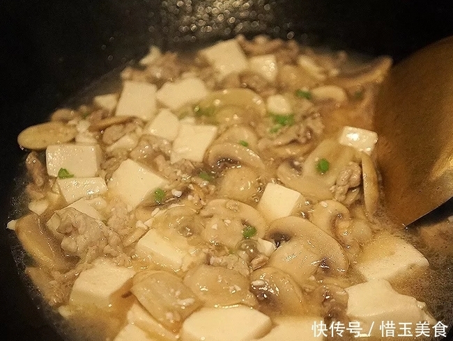 鲜香|大叔家的下饭菜:蘑菇肉丝豆腐,做法简单,鲜香滑嫩,家人爱吃!