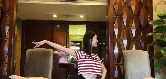  姐姐|《乘风破浪的姐姐》总决赛，金晨悬空一字马艳压全场，姐姐好飒