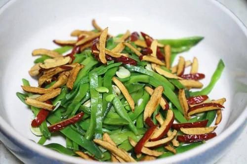  凉拌菜|这菜初秋才上市，形似猫耳脆又鲜，10元买四斤，炒菜拌菜属它香