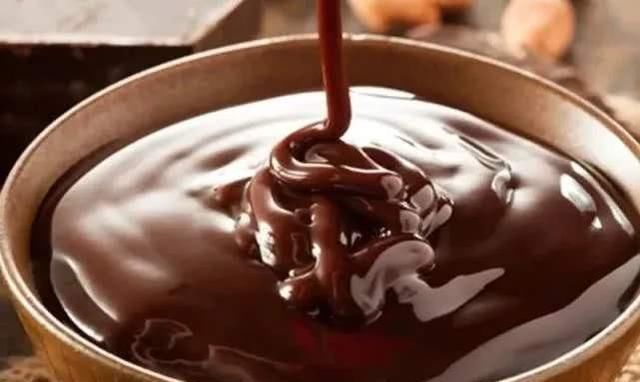  些巧克|吃多年巧克力才知道，上面的凹槽有啥用，一直以为是方便掰巧克力