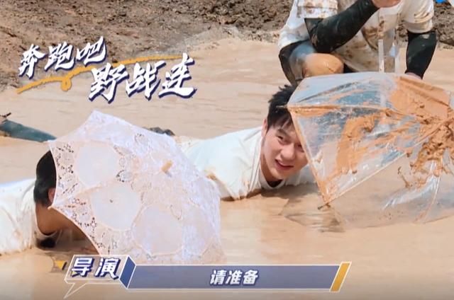  与众不同|蔡徐坤偶像包袱太重？兄弟团下泥潭成大花脸，他的造型却与众不同