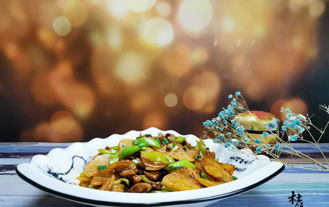  干锅|立秋来道硬菜贴秋膘，大厨分享地道干锅土豆做法，下酒又下饭