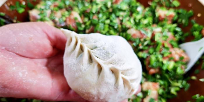 立秋前|立秋前,遇到此碱性蔬菜,我从不还价,维C含量极高,蒸包子最香