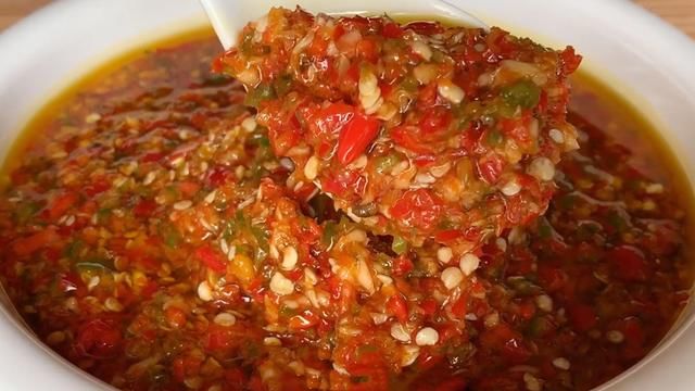 米饭|辣椒酱,做法简单,香辣又下饭,越辣越想吃,配米饭或者馒头特香