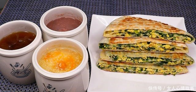 妈妈|全职妈妈早上忙碌1小时,搞定1家4口人早餐,有粥有饼,吃美了