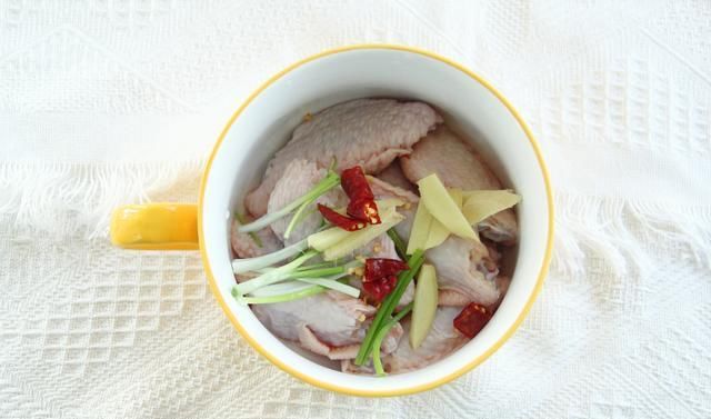 咸鲜|夏日鲜嫩清蒸鸡翅中,咸鲜不油腻,少吃油炸,多清淡!简单