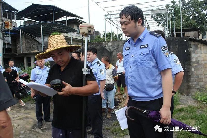 争执责任田|龙山法院依法强制执行一起排除妨害纠纷案件