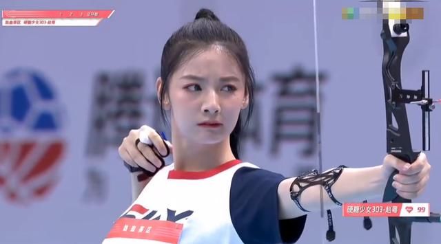  郑乃馨|硬糖火少再合体游泳接力，郑乃馨力挽狂澜，主持人直呼太热血了