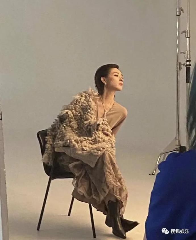  出轨|“方一凡”周奇恋情曝光？何猷启出轨？万茜车祸骨折12天后就复工？