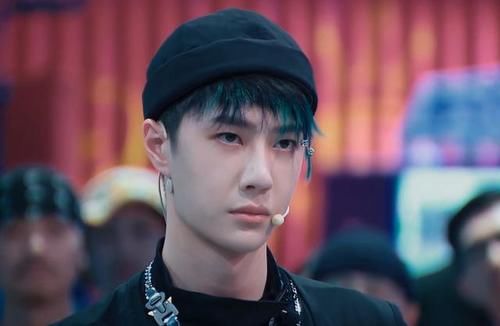  变迷|王一博跳舞倒数第一，用冷漠表达不服，看到他后却秒变迷弟