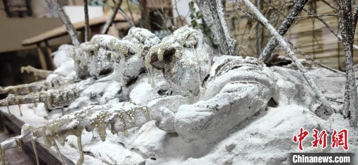 还原|纪念抗美援朝70周年 济南非遗传承人用泥塑还原“冰雕连”