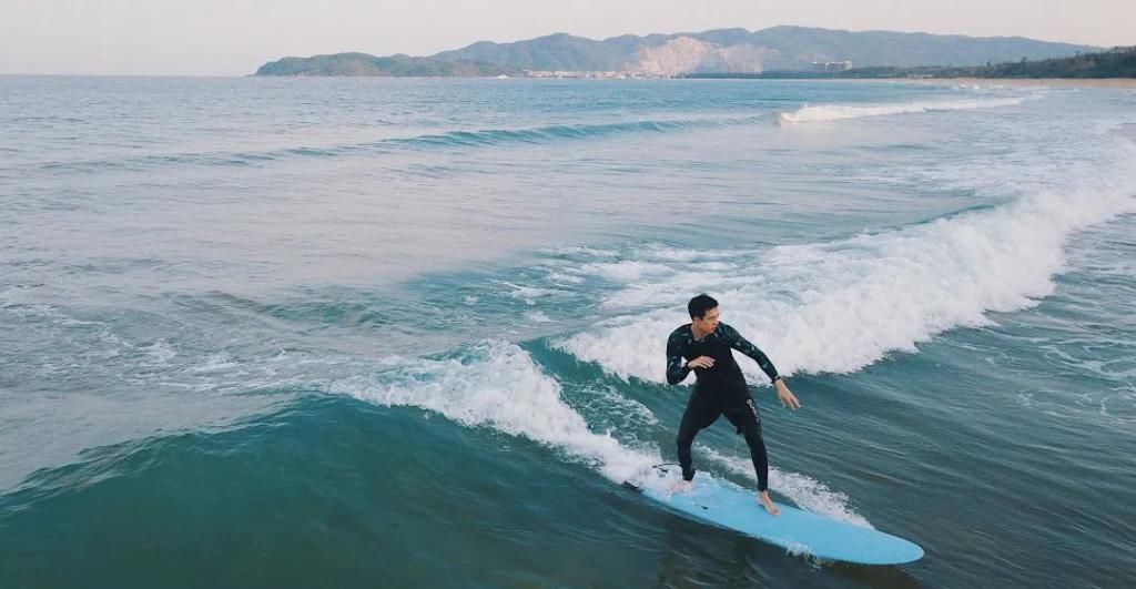  博野|解锁王一博野人造型，GET韩东君同款美黑：冲浪到底对他们做了些什么？